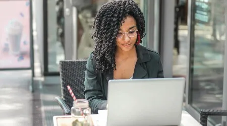 Woman working with her computer at a coffee shop